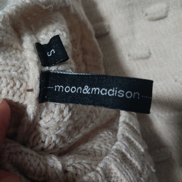 moon & madison Cream Crew Neck Sweater with Voluminous Sleeves - Picture 4 of 4